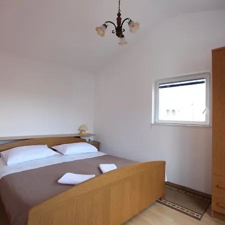 Jure Apartment *